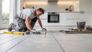 Fliesen verlegen lassen: Das sind die realen Kosten in Deutschland 2026