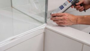 Silikon in der Dusche erneuern: Klempner zeigen den saubersten Weg in 30 Minuten